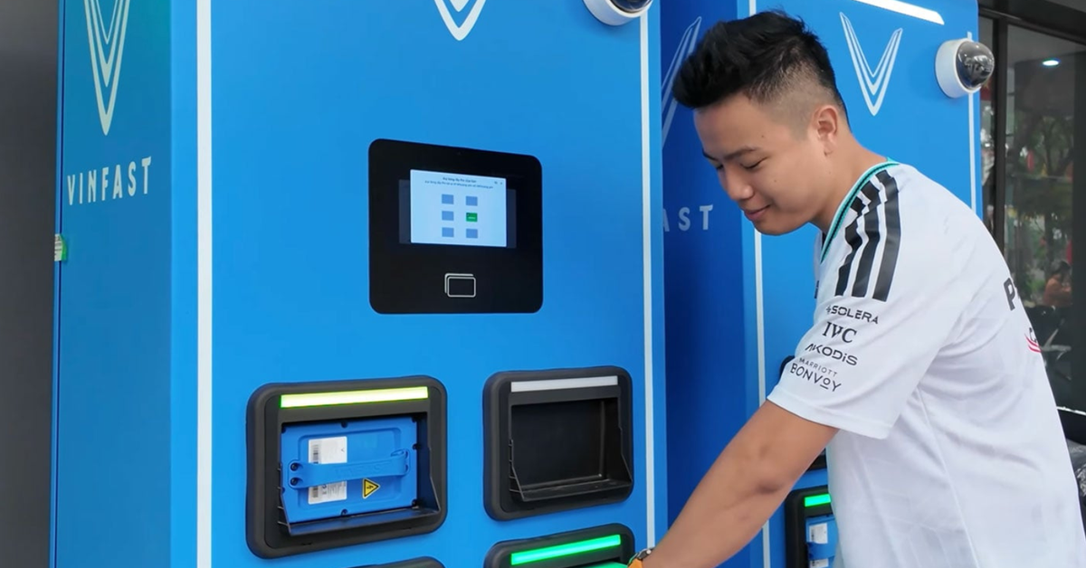 Bao giờ người Việt sẽ quen dùng xe máy kiểu 'hết pin thì đổi' như 'hết xăng thì đổ?