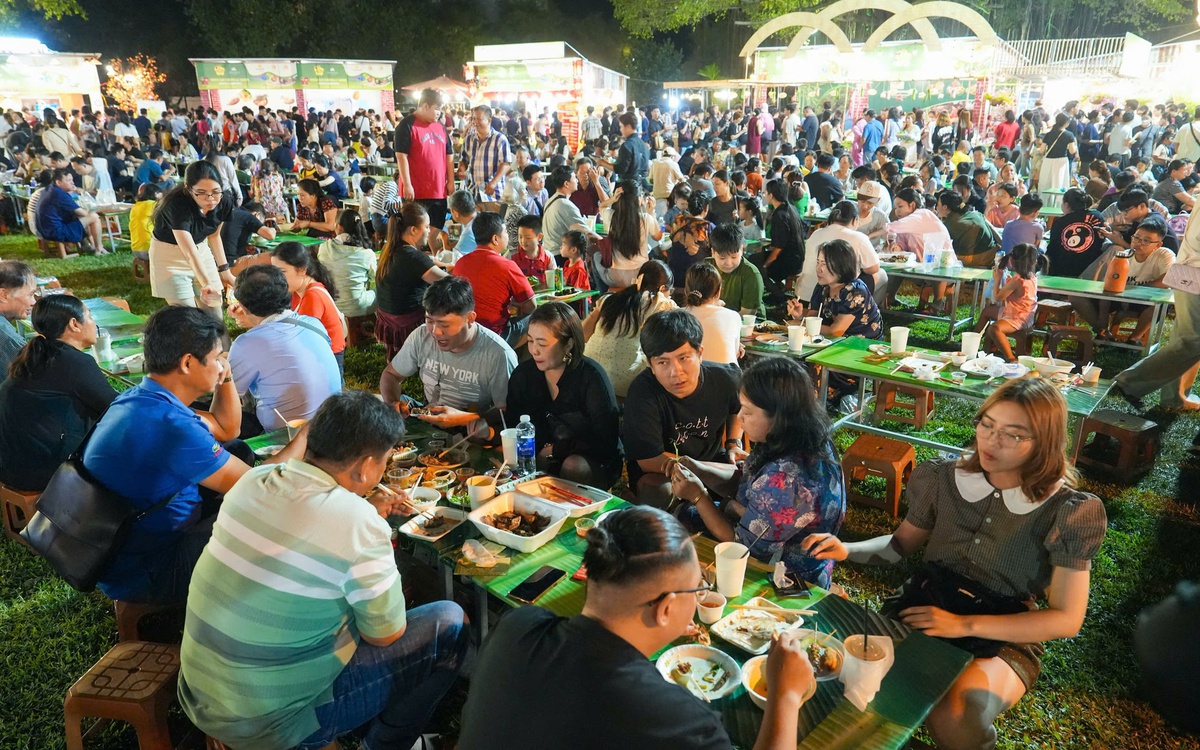 Lễ hội ẩm thực món ngon 2026 đông nghẹt khách ngày cuối tuần