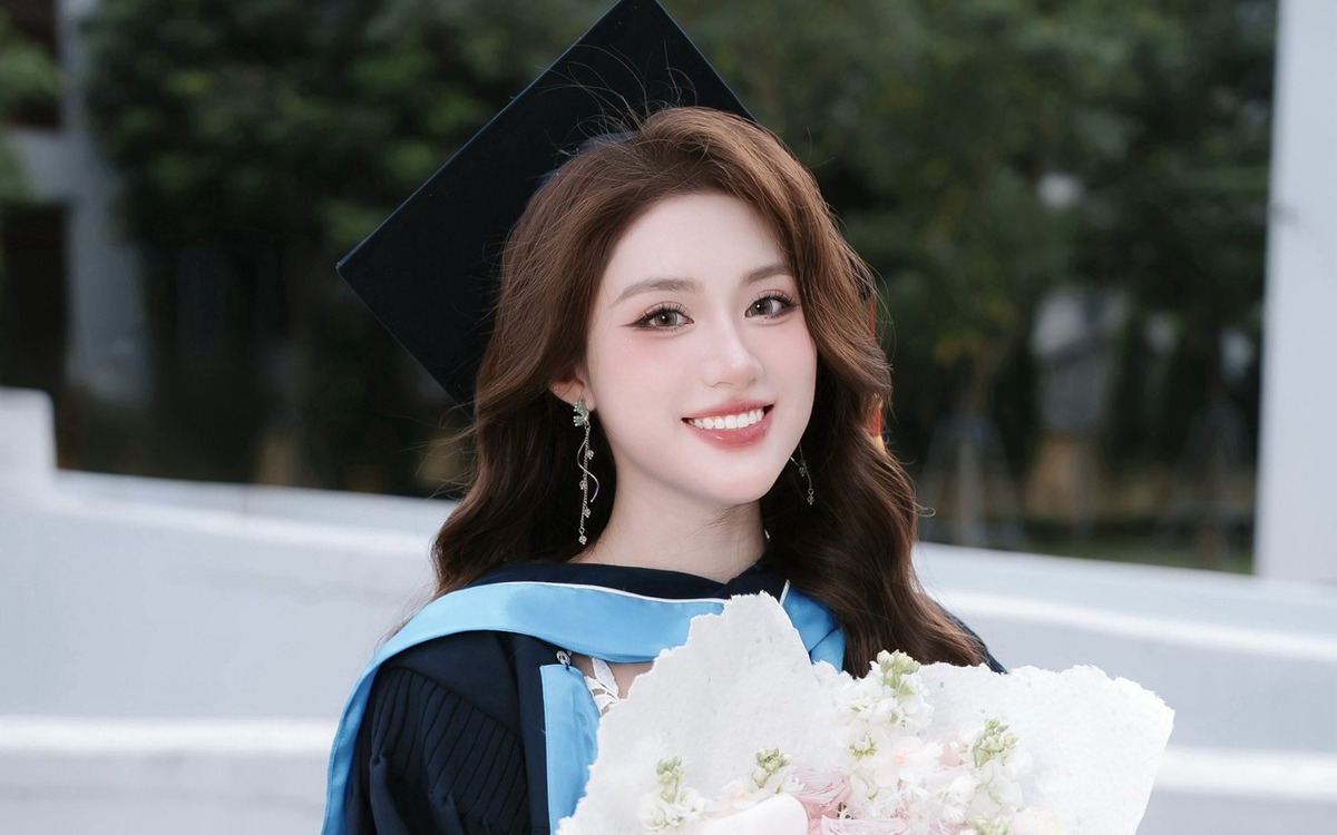 Miss World Vietnam Phan Phương Oanh trong những ảnh đời thường