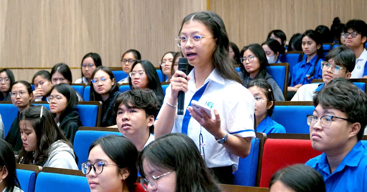 Nhắn nhủ sinh viên 'chọn bạn mà chơi' thông qua phiên tòa giả định