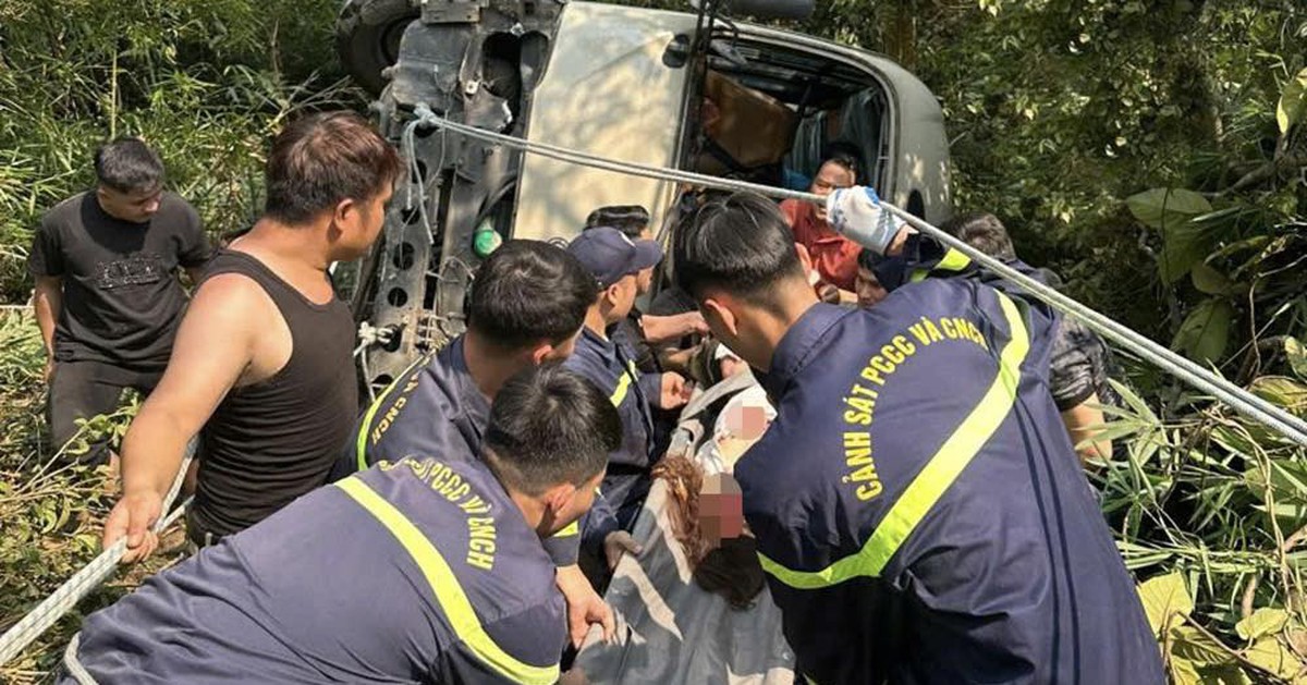 Công an điều tra nguyên nhân vụ xe khách chở đoàn nhân viên ngân hàng lao xuống vực ở Tam Đảo