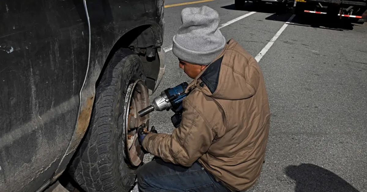 Thợ sửa xe ở Mỹ kiếm 58 triệu đồng mỗi đêm nhờ mở tiệm ngay cạnh ổ gà 'khủng'