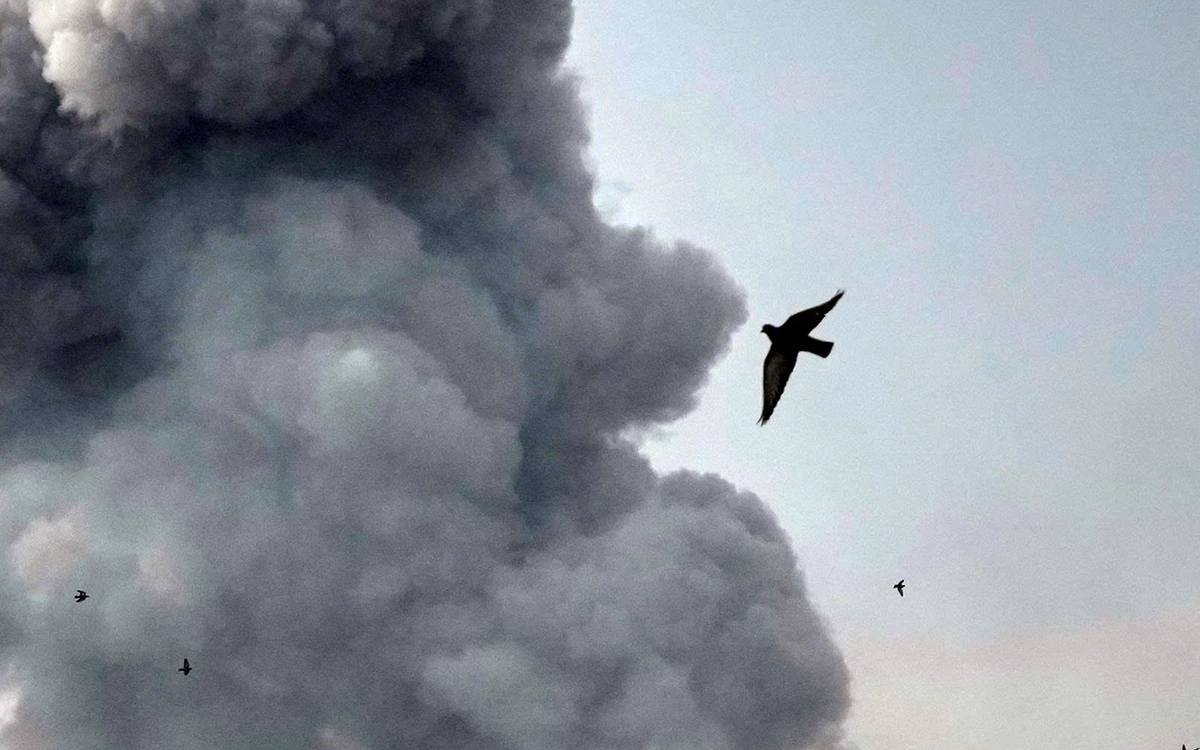 Chiến sự tại Trung Đông: Kinh tế toàn cầu rung chuyển