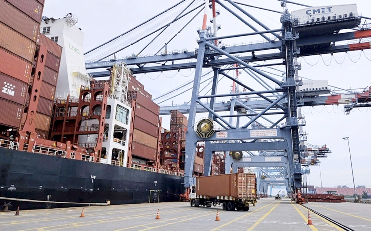 Trung Đông căng thẳng, đường vận chuyển qua Biển Đỏ 'mong manh', thêm phụ phí chiến tranh