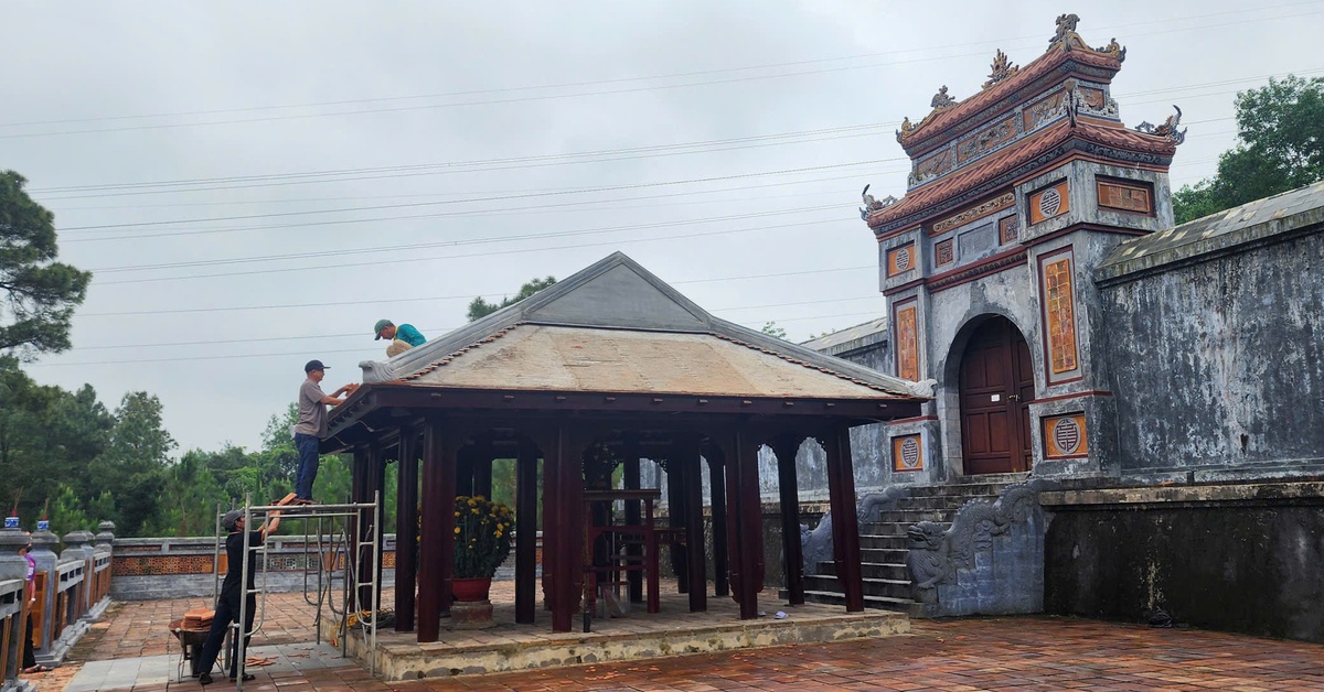 Bắt đầu tháo dỡ ngôi nhà gỗ trước lăng mộ Hoàng thái hậu Từ Dụ