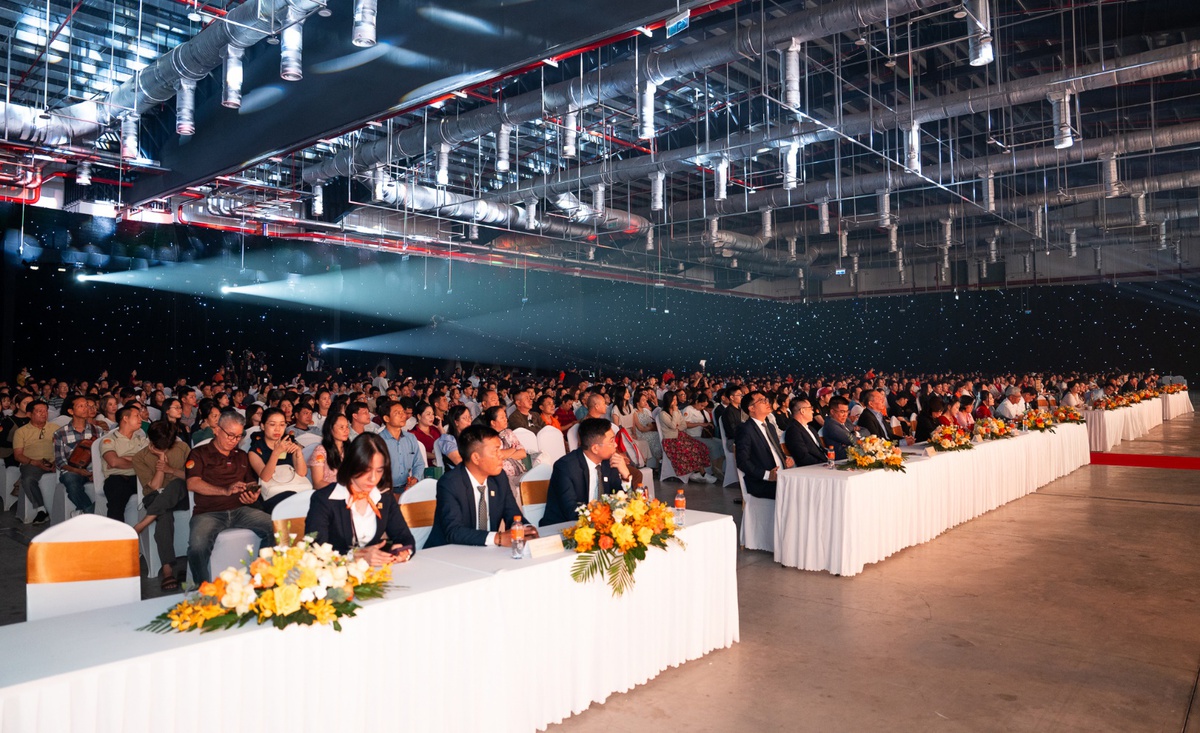 Dạ vũ tri ân 2.000 chủ nhân căn hộ Legacy Central