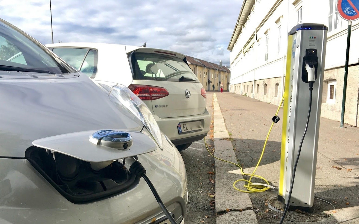 Trước khi mua xe điện giá rẻ, hãy tự hỏi: 'Tôi sạc ở đâu?'