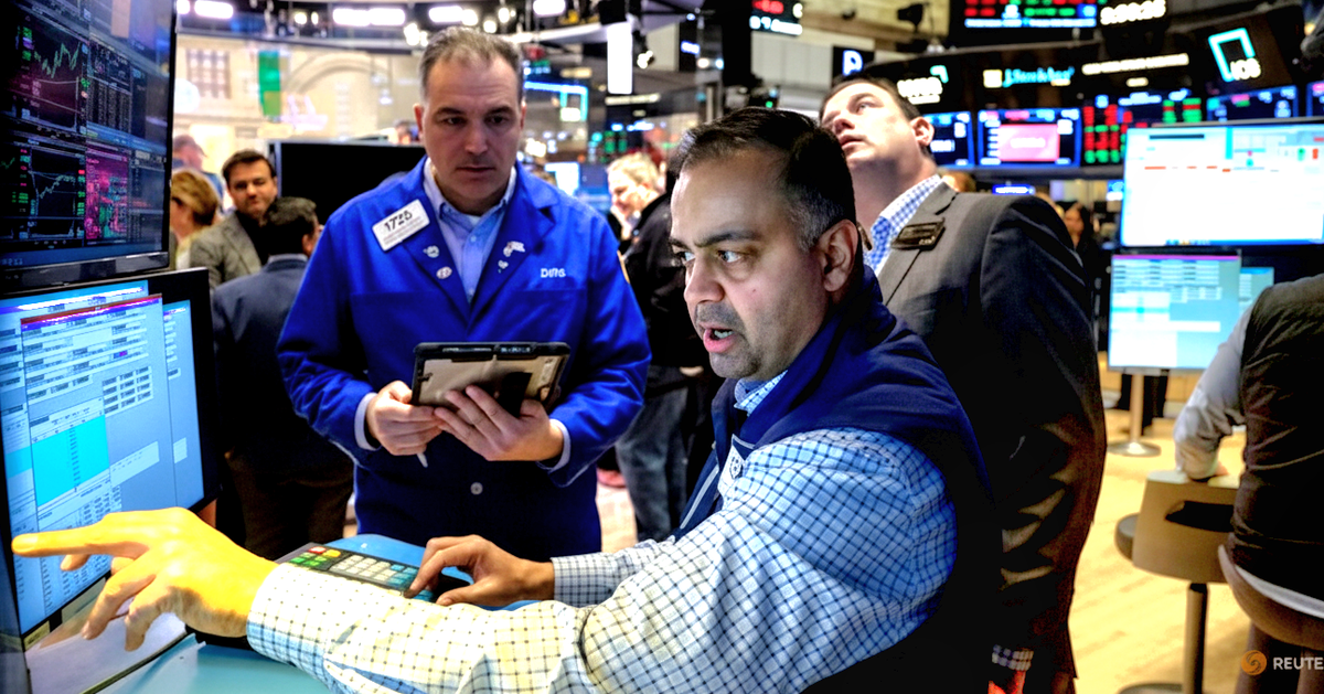 Đọc nhanh 31-3: Giá dầu tiếp tục tăng, bán tháo chứng khoán lan rộng