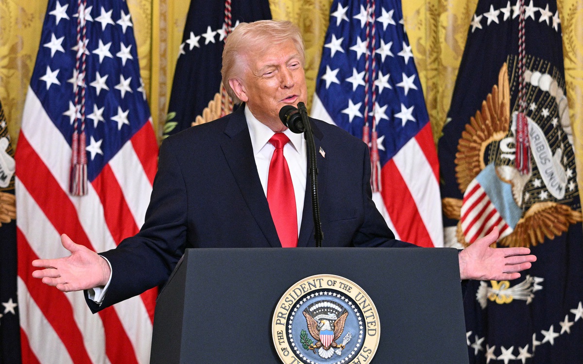 Wall Street Journal: Ông Trump sẵn sàng chấm dứt chiến sự trước khi mở lại eo biển Hormuz