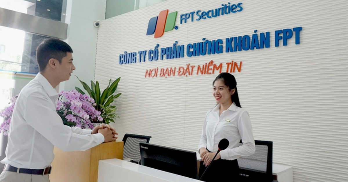 Chuẩn bị thay Chủ tịch đi định cư nước ngoài, cổ phiếu FTS tăng đột biến