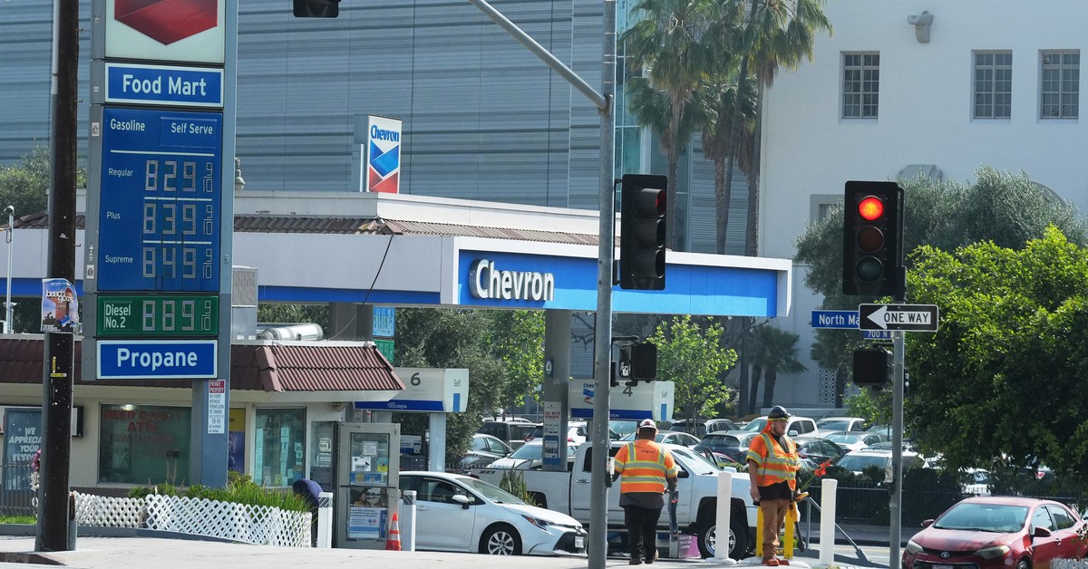 Giá xăng vượt 4 USD/gallon, gây áp lực lên người dân Mỹ và chính quyền ông Trump