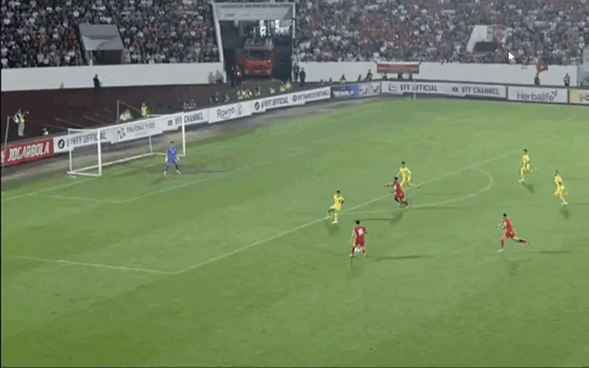 Video: Song sát Son-Hên phối hợp ghi bàn cho tuyển Việt Nam