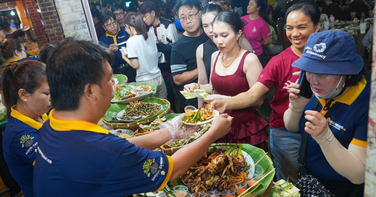 Để du khách mở ví về đêm
