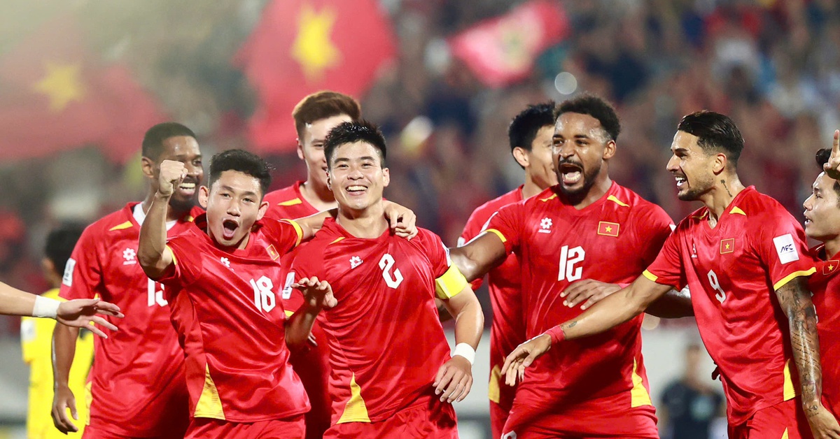 Tuyển Việt Nam nhảy 10 bậc, trở lại top 100 FIFA