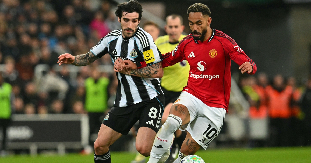 Thua phút cuối, Man United đứt mạch thăng hoa