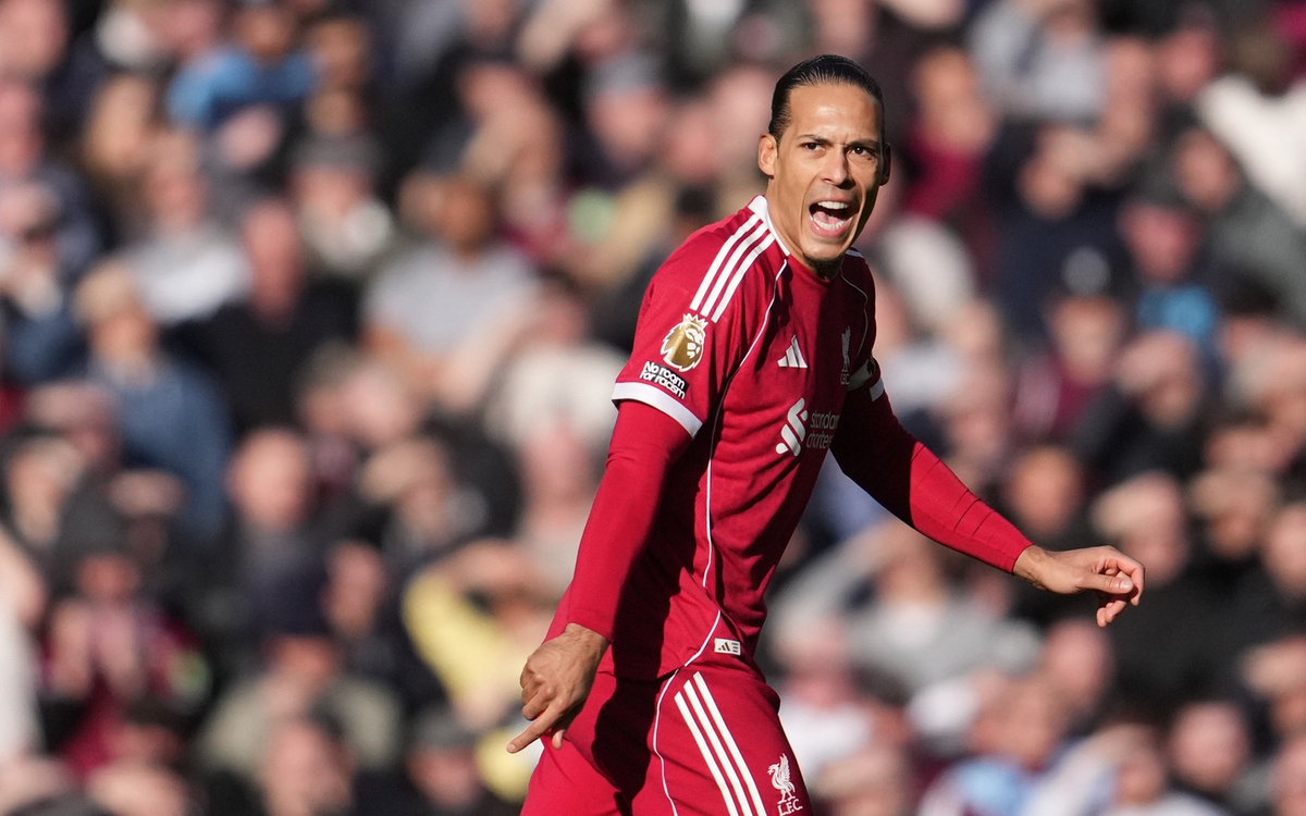 Van Dijk dùng từ ngữ nặng nề chỉ trích đồng đội sau trận thua Wolves