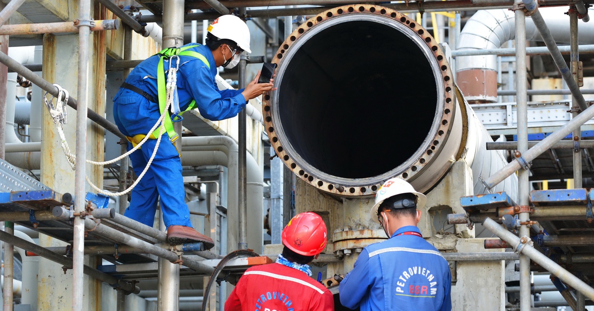 Lo ngại trước tình trạng giá dầu thế giới tăng: Tìm kiếm các nguồn dầu thô cho nhà máy lọc dầu