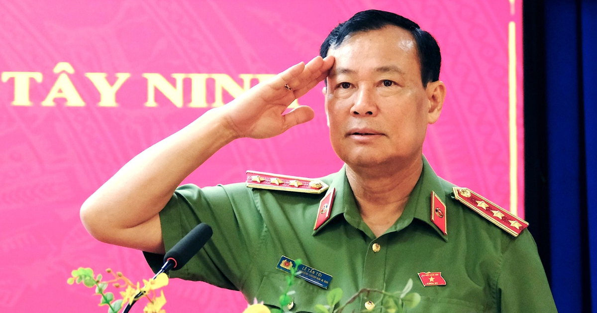 Tiếp xúc cử tri Tây Ninh, Thượng tướng Lê Tấn Tới nhắc nhở bà con cảnh giác lừa đảo qua mạng