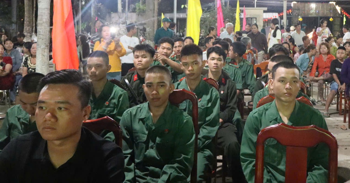 Đêm tiễn thanh niên vùng biên giới An Giang lên đường nhập ngũ