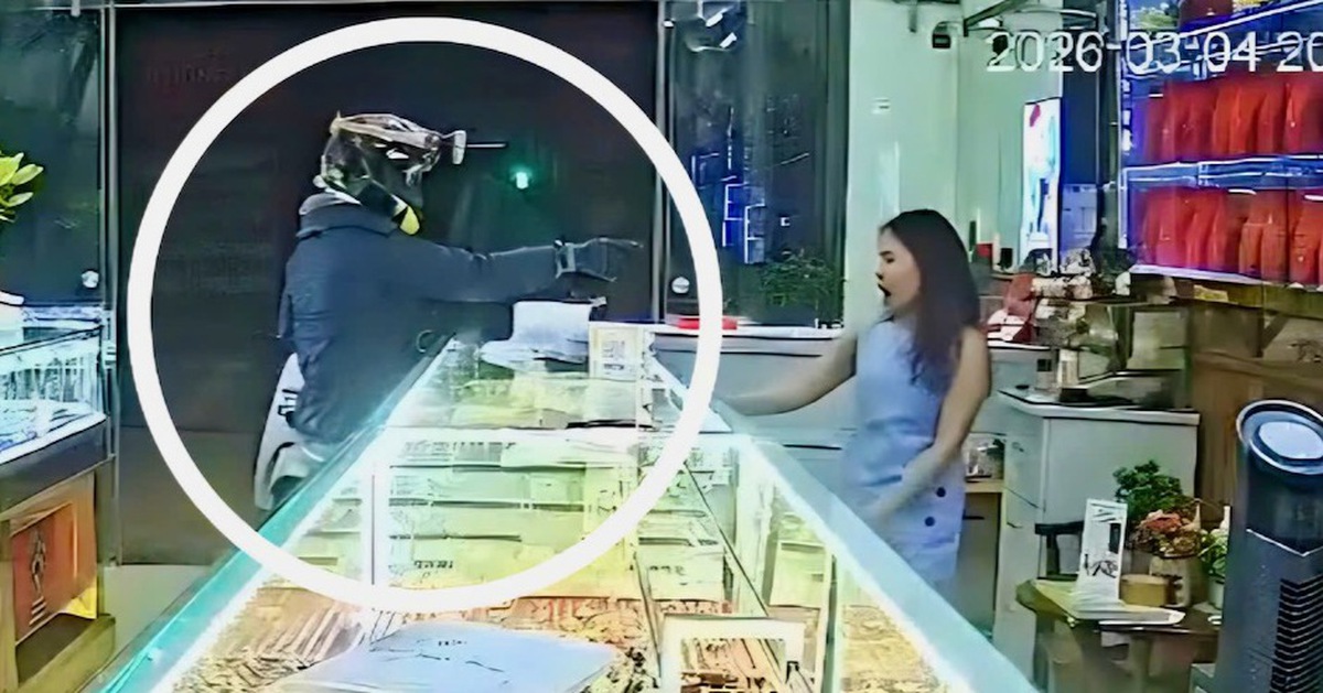 Thanh niên xông vào tiệm vàng với biểu hiện bất thường, công an khẩn trương truy tìm