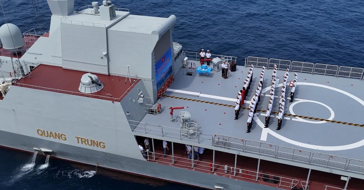 Tàu 016 - Quang Trung vượt xích đạo trên hải trình đến Úc