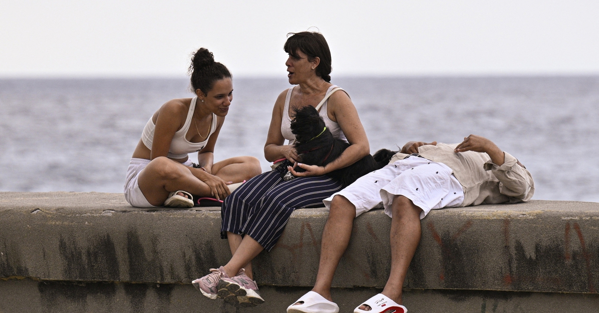 Cuba khôi phục mạng lưới điện, 36% trạm biến áp tại Havana đã cấp điện trở lại