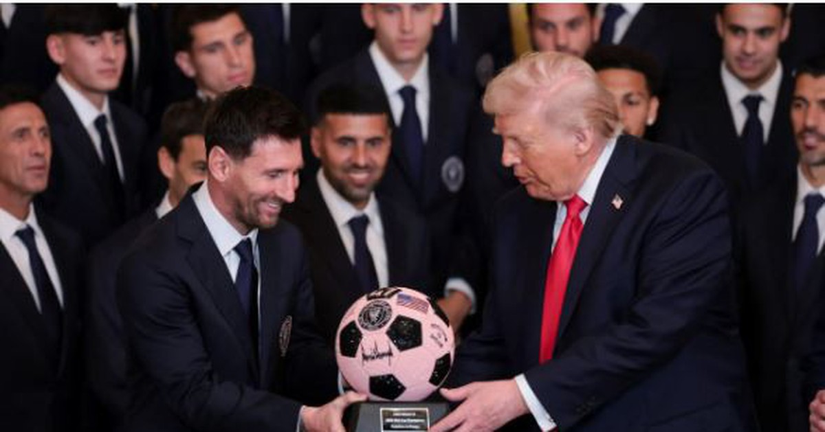Messi lúng túng khi ông Trump nhắc đến Ronaldo và 'phá hủy tên lửa của Iran'
