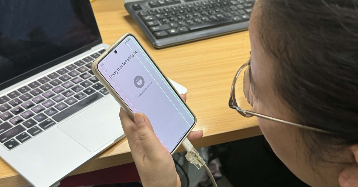 Lên mạng tìm thợ mở lại Mobile Banking, người dùng hoang mang vì loạt vấn đề