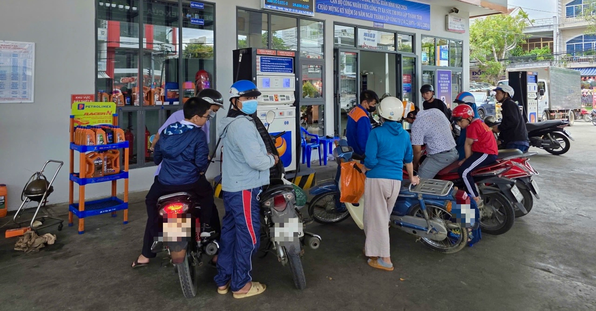 Người dân đông Đắk Lắk mua tích trữ xăng dầu, đơn vị bán lẻ khẳng định không khan hiếm