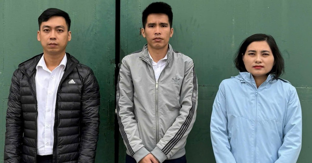 Bắt trưởng phòng một ngân hàng cùng hai thuộc cấp vì làm giả chứng từ