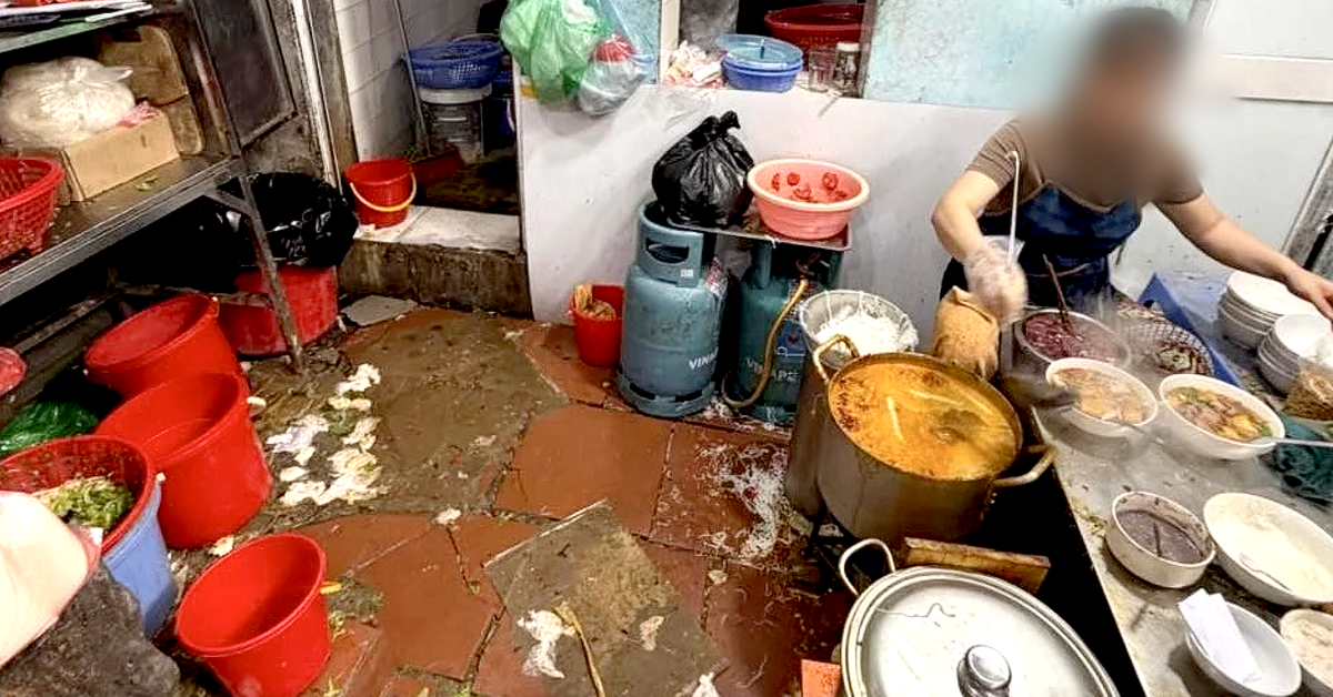 Đóng cửa quán bún riêu Hà Nội bị khách Trung Quốc phản ánh 'vệ sinh chưa tốt'