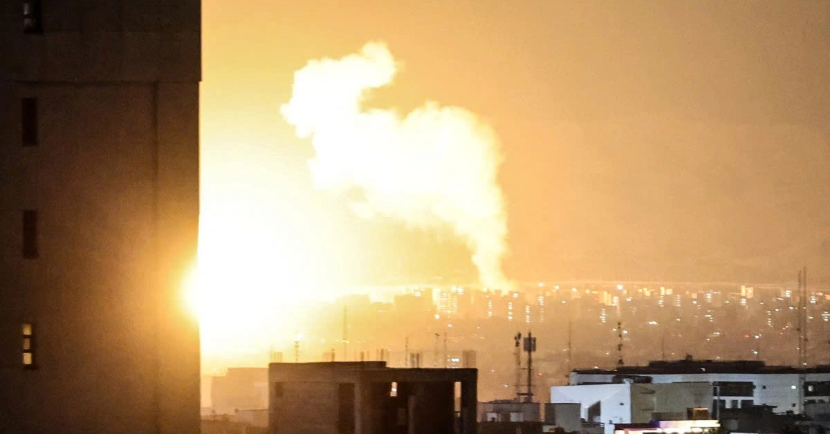 Iran tấn công tàu dầu, căn cứ Mỹ; Israel dội 100 quả bom phá hủy hầm ngầm của ông Khamenei