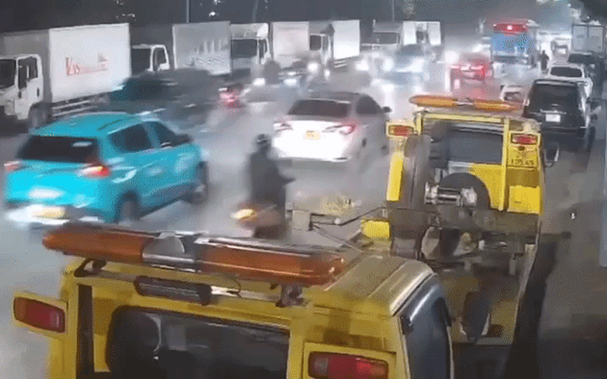 Ô tô tông liên hoàn làm 4 người nhập viện, xe máy bị hất lên cao 4m: Tài xế có nồng độ cồn