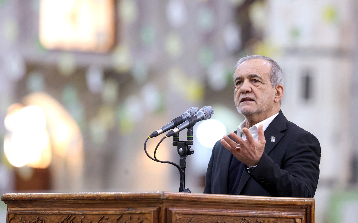 Tổng thống Iran cảnh báo láng giềng không trở thành 'quân cờ của đế quốc'