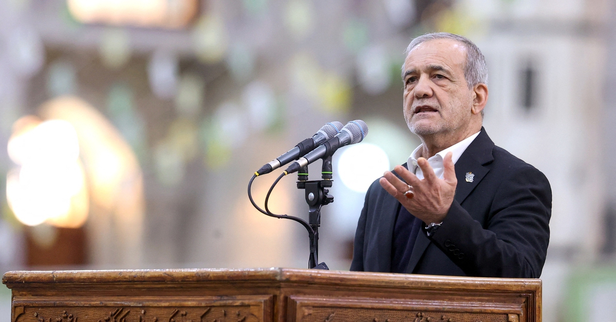 Tổng thống Iran cảnh báo láng giềng không trở thành 'quân cờ của đế quốc'