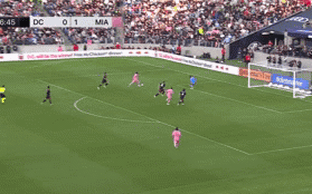 Messi ghi bàn thắng thứ 899, Inter Miami vươn lên thứ 3 ở MLS