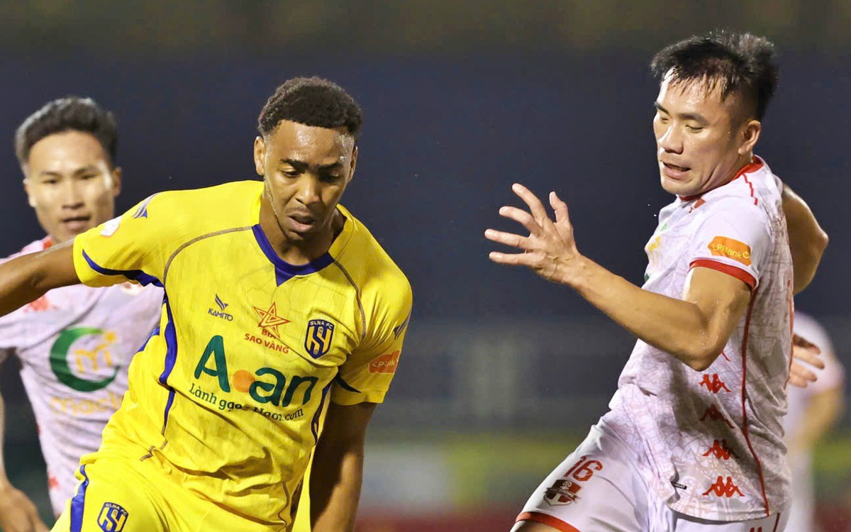 Hậu vệ CLB Hải Phòng 'dâng' bàn thắng cho Sông Lam Nghệ An