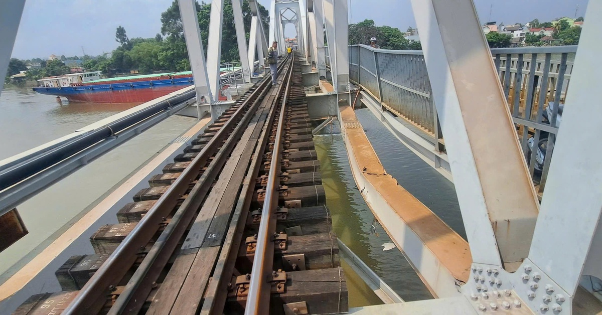 Sửa chữa khẩn cấp để khôi phục chạy tàu qua cầu Ghềnh