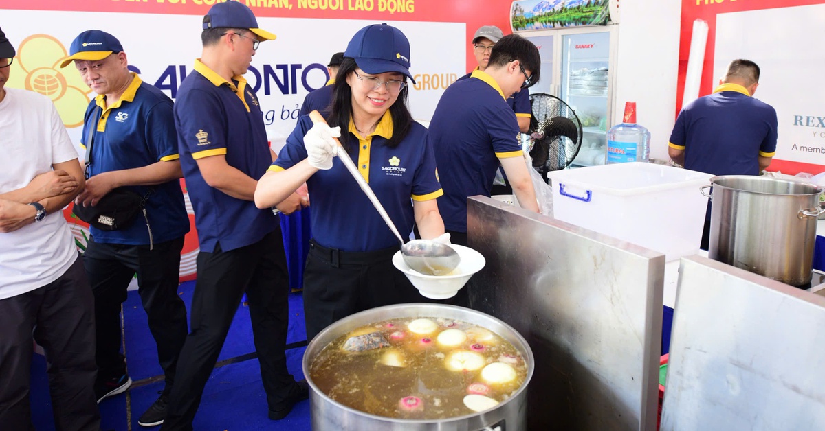 Công nhân, người lao động là những thượng khách của Phở yêu thương