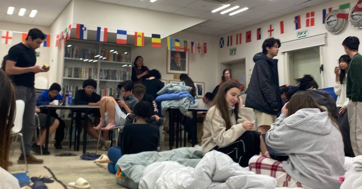 Nữ sinh Việt kể chuyện sống giữa làn tên lửa ở Israel, chạy xuống hầm trú ẩn 25 lần một ngày