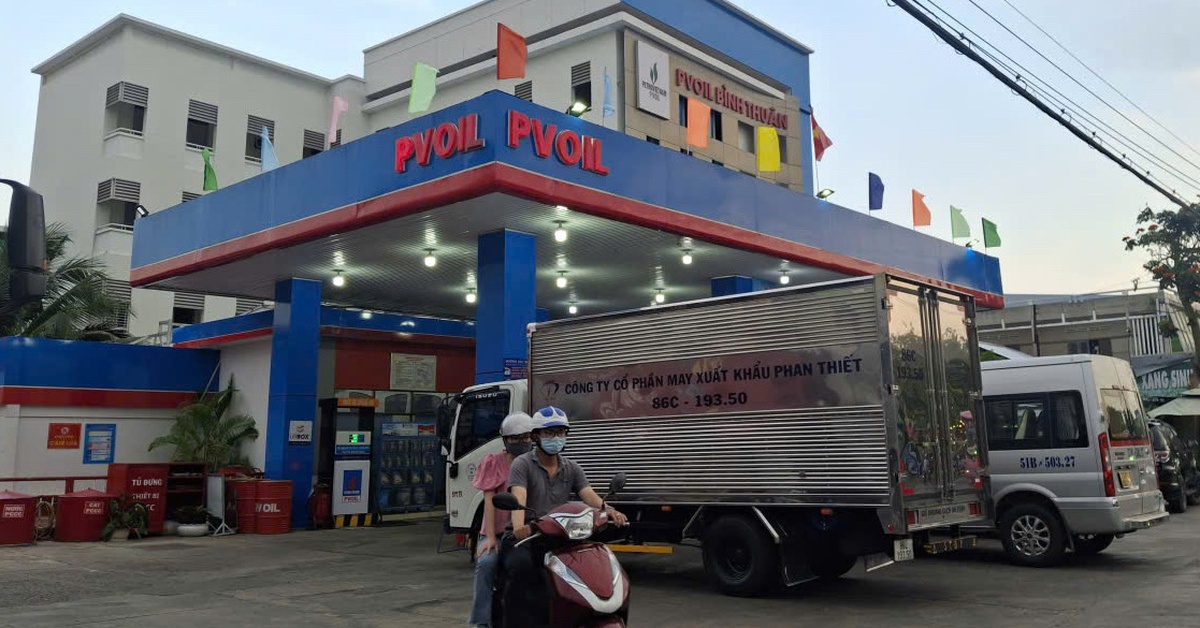 Giá xăng dầu vọt lên, nhà xe nói "không kham nổi", rục rịch tăng cước phí