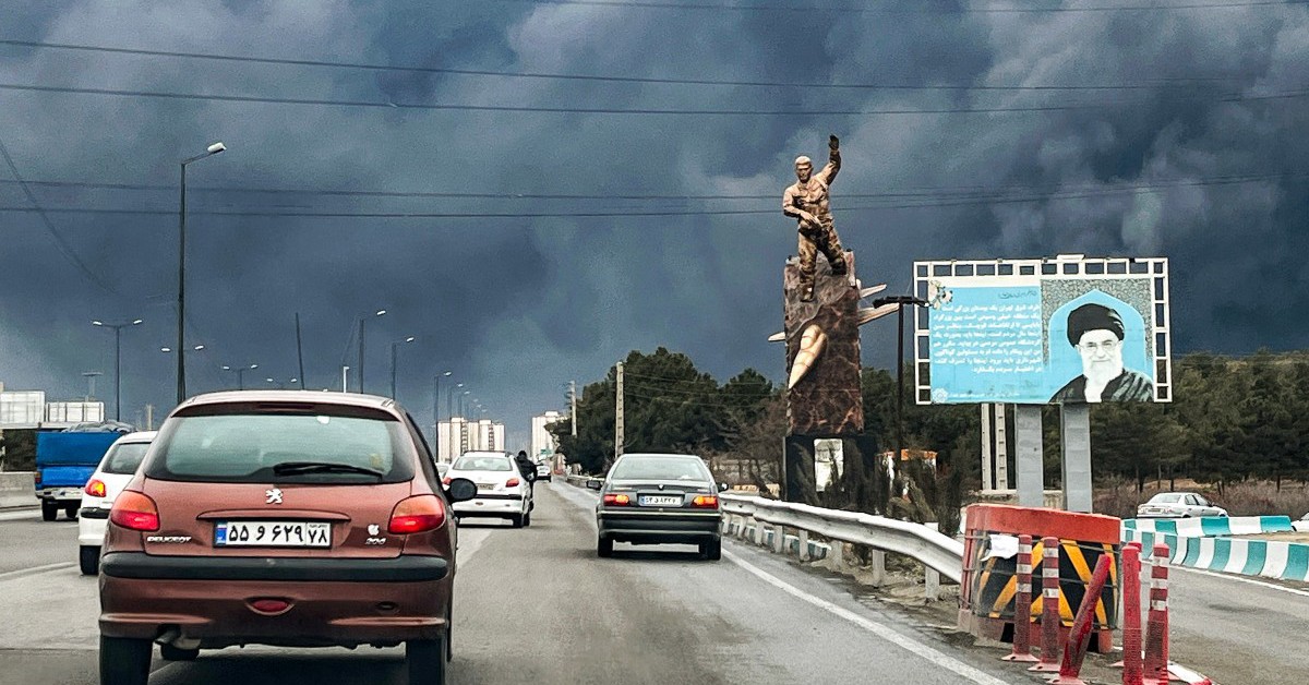 Tehran tuyên bố không tìm kiếm lệnh ngừng bắn và không đầu hàng; Anh đánh chặn drone Iran