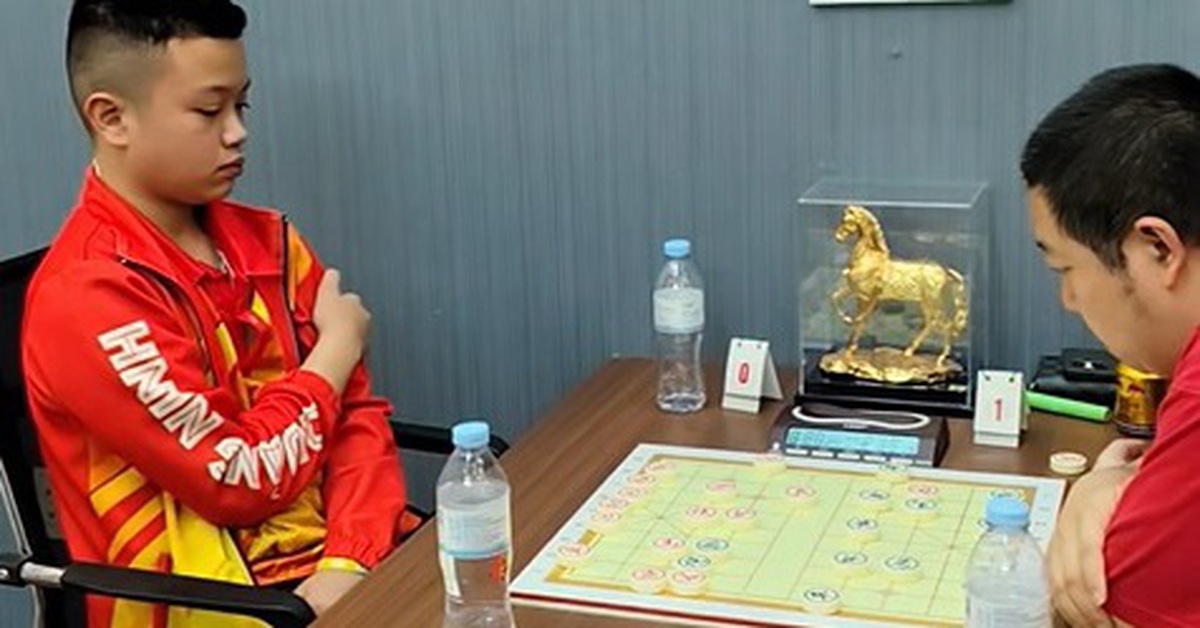 Thần đồng cờ tướng 13 tuổi của Việt Nam đánh bại cao thủ hạng 22 Trung Quốc