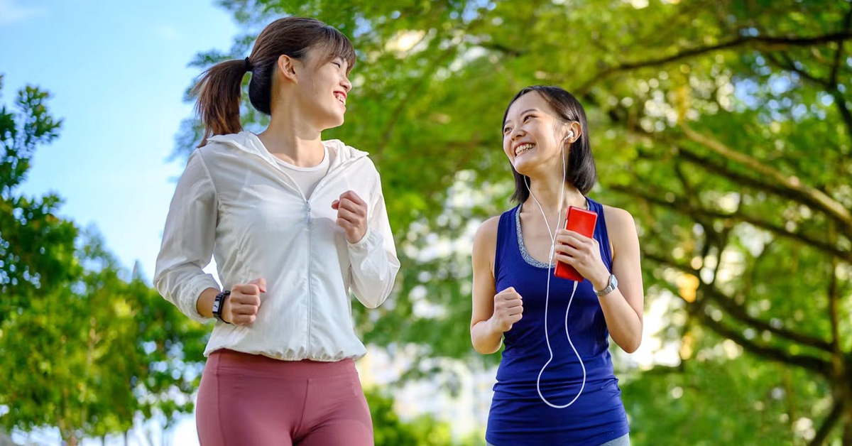 Phụ nữ chơi thể thao: Ai nên đi bộ, ai nên chơi pickleball?