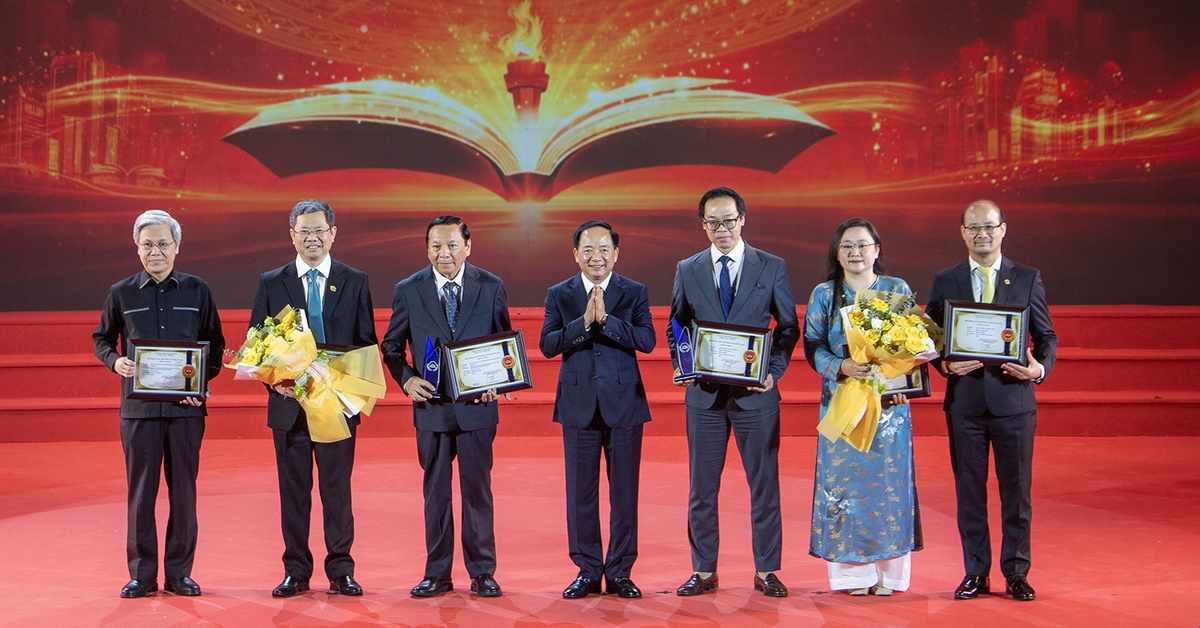 Lịch sử Việt Nam bằng hình' đoạt giải A Giải thưởng Sách quốc gia