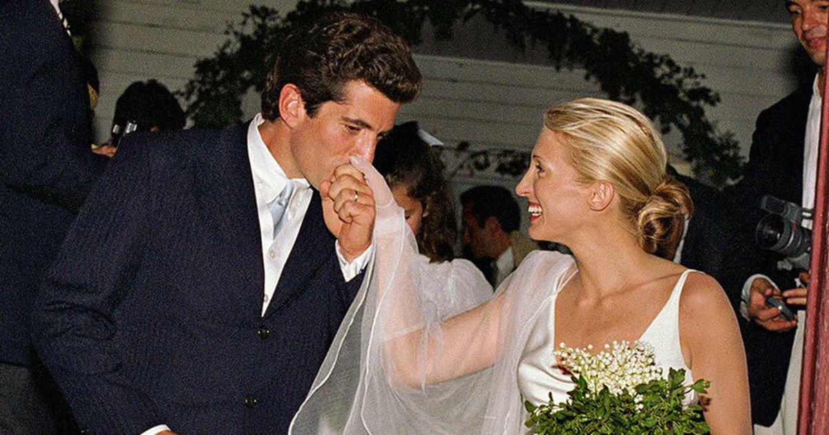 Váy cưới của con dâu Tổng thống Kennedy gây sốt sau gần 30 năm