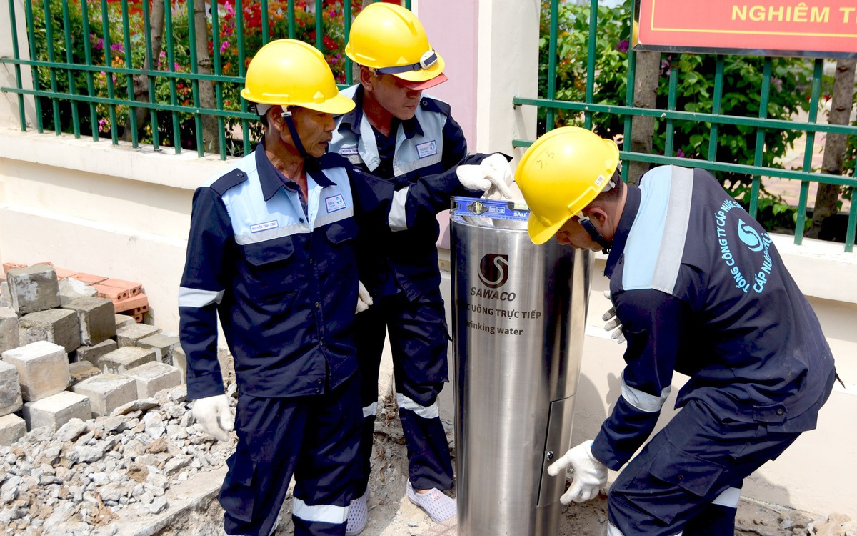 TP.HCM: Thêm trụ nước uống tại vòi miễn phí trên đường phố