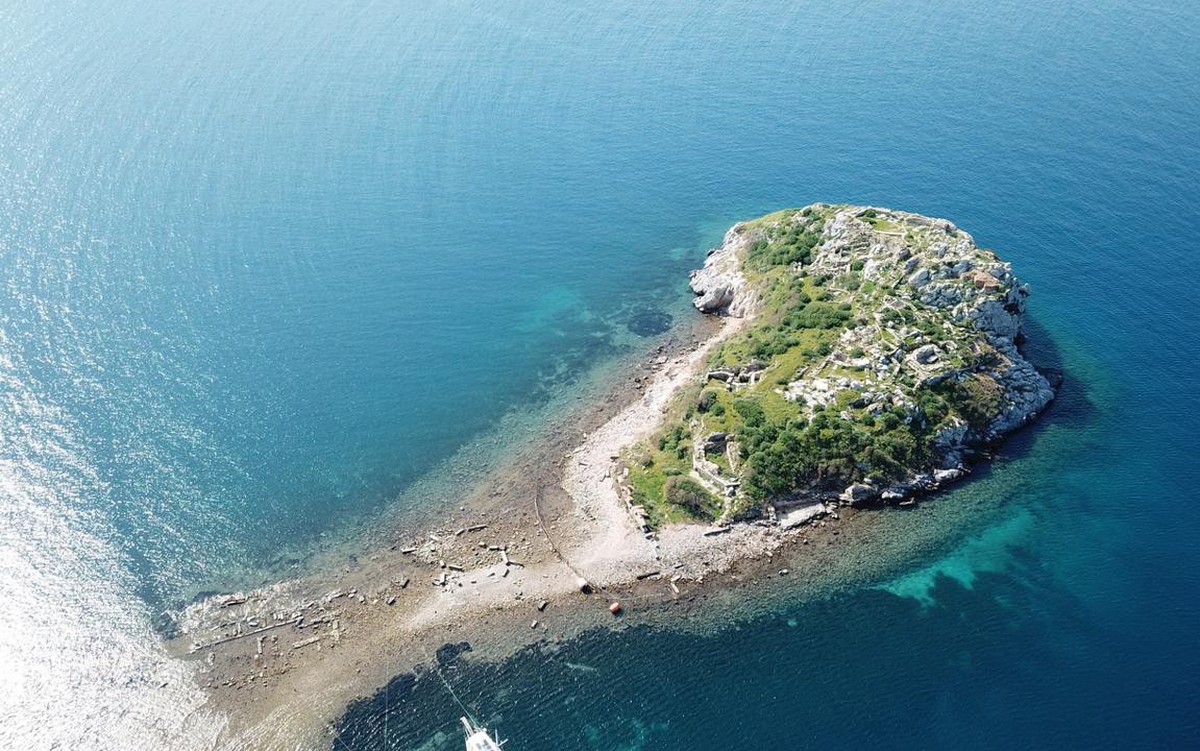 Biển rút bất thường, lộ con đường đá 3.500 năm tuổi ở Thổ Nhĩ Kỳ