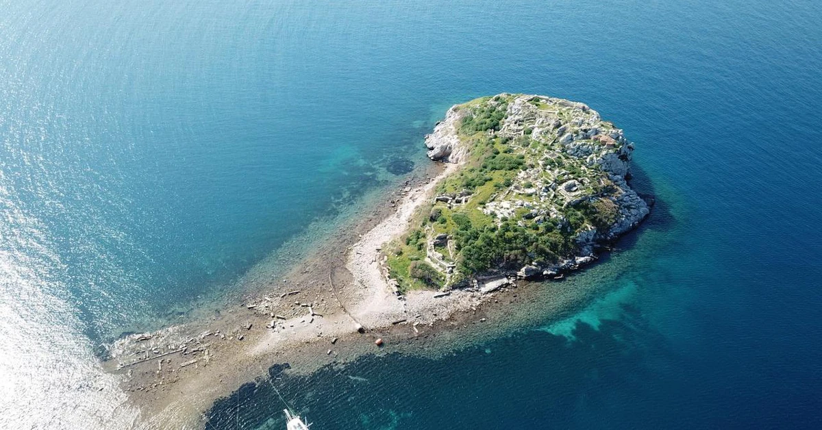 Biển rút bất thường, lộ con đường đá 3.500 năm tuổi ở Thổ Nhĩ Kỳ