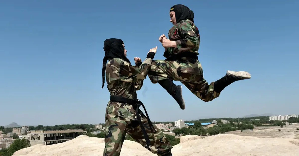 Chuyện về 'đạo quân' ninja nữ của Iran